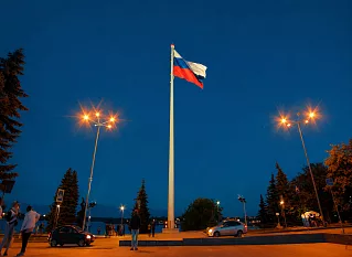 Флагшток ФЛГМ-50 <br />
на набережной Тагильского пруда в Нижнем Тагиле
